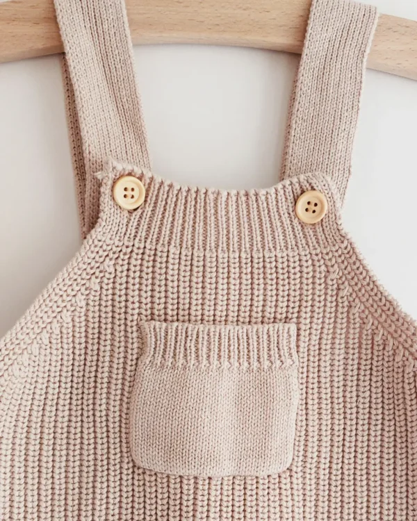 Borstzakje van tricot salopette, leuke gebreide tuinbroek/overall voor baby jongens en meisjes